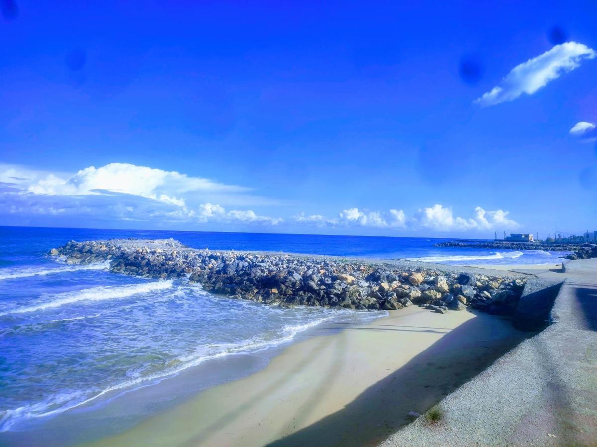Niros Beachfront Aparthotel Kokkini Hani ภายนอก รูปภาพ