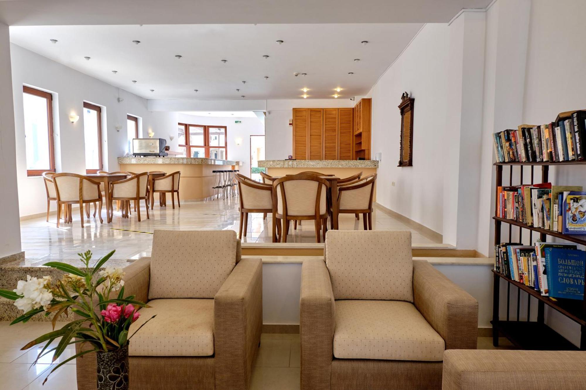 Niros Beachfront Aparthotel Kokkini Hani ภายนอก รูปภาพ