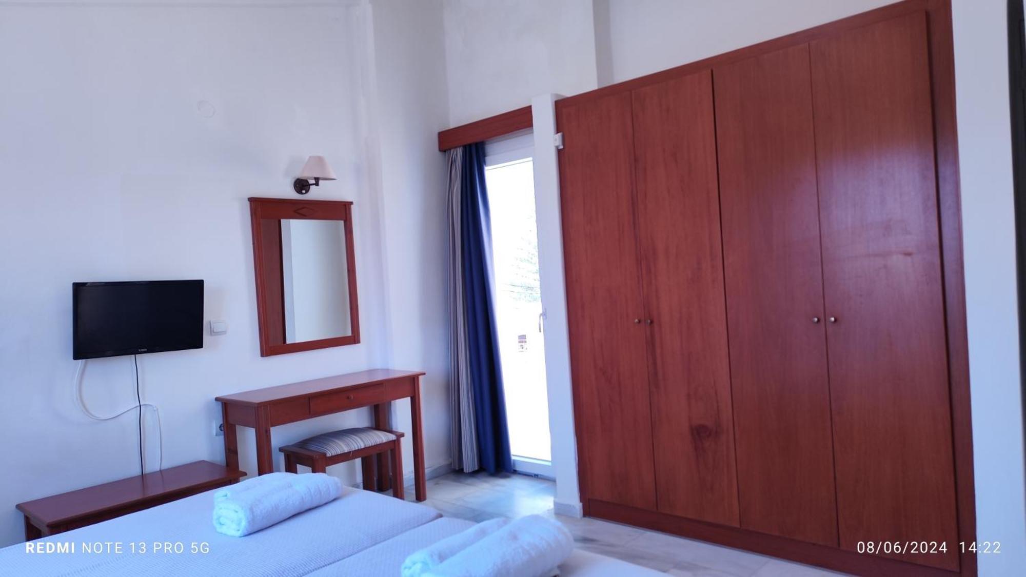 Niros Beachfront Aparthotel Kokkini Hani ภายนอก รูปภาพ