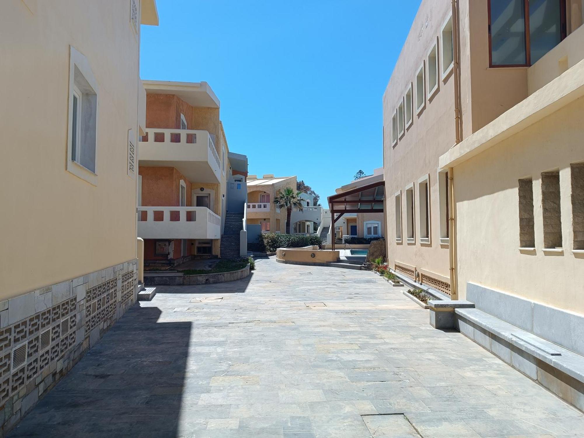 Niros Beachfront Aparthotel Kokkini Hani ภายนอก รูปภาพ