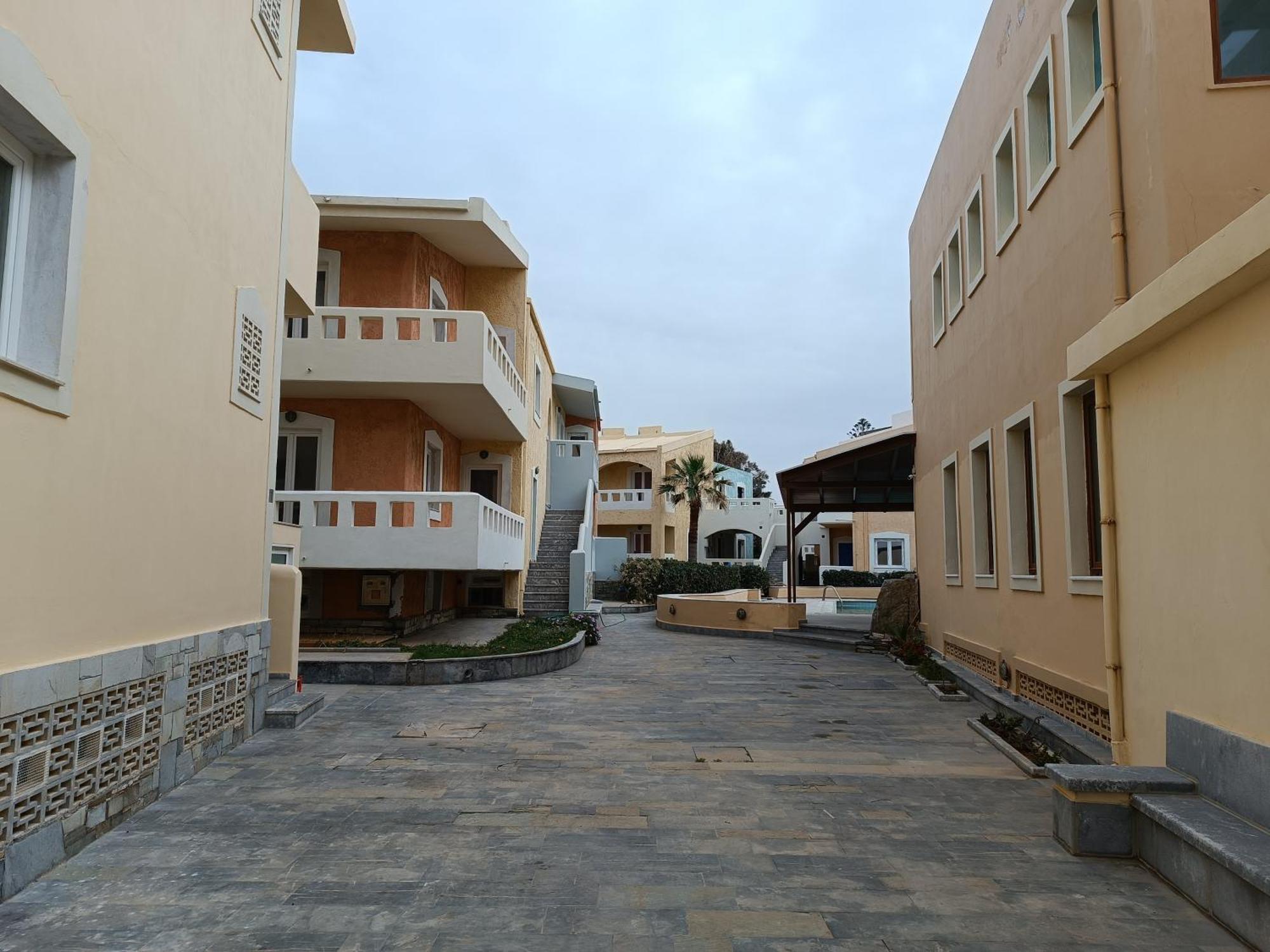 Niros Beachfront Aparthotel Kokkini Hani ภายนอก รูปภาพ